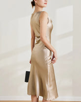 Robe en soie vintage, coupe midi et sans manches